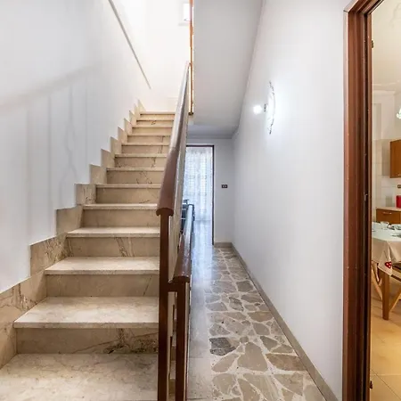 Apartment Lucia Affittacamere *